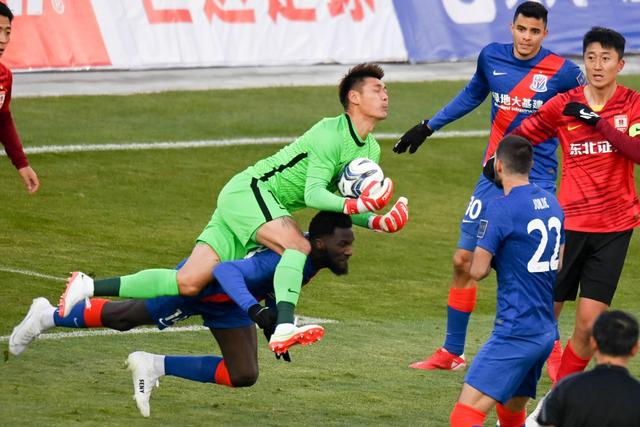 无锡队以2比0战胜扬州，稳居联赛首位